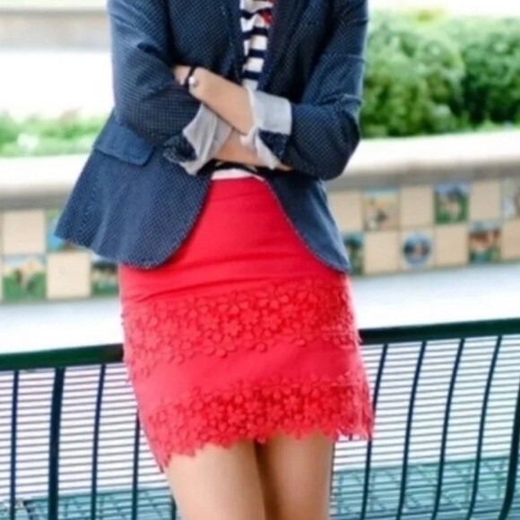 J. Crew Red Daisy Floral Crochet Lace Mini Skirt Size 6 - Picture 2 of 7